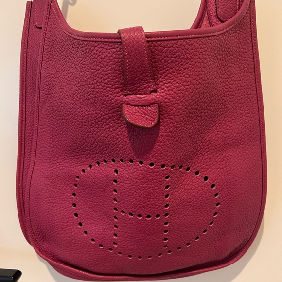 Plum leather Hermes Clemence Evelyne III - Picture 2 of 14